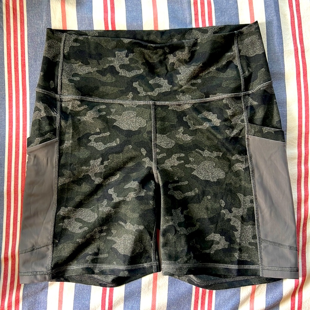 Fabletics On-The-Go PowerHold High Waisted 6” Shorts